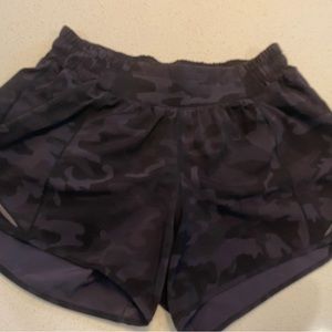 Lululemon Hotty Hot camo sz 8 long